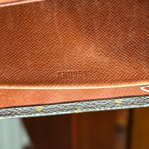 Louis Vuitton Monogram Wallet - Picture 9 of 10